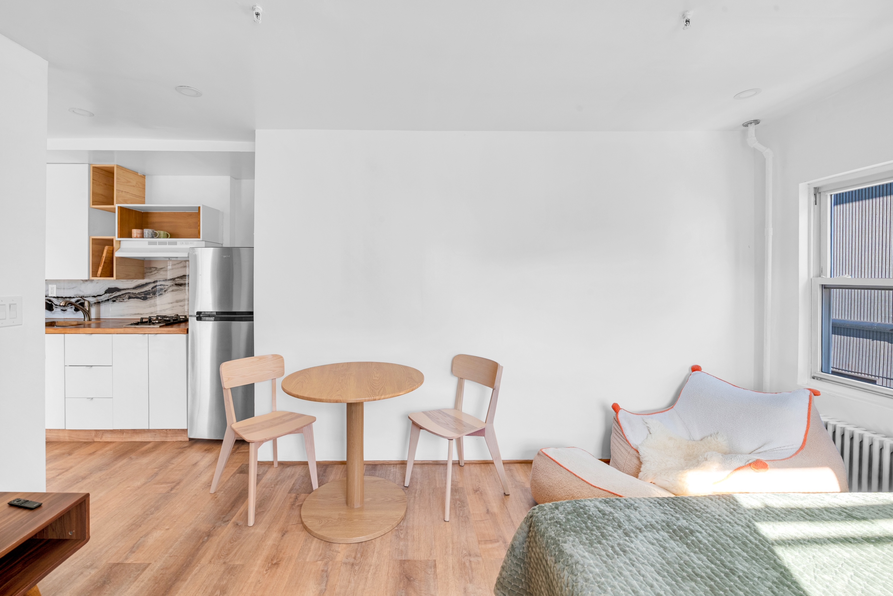 The Surf Studio — living and dining space with kitchenette